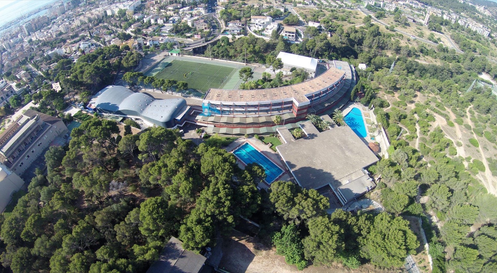 Colegio San Cayetano desde el aire